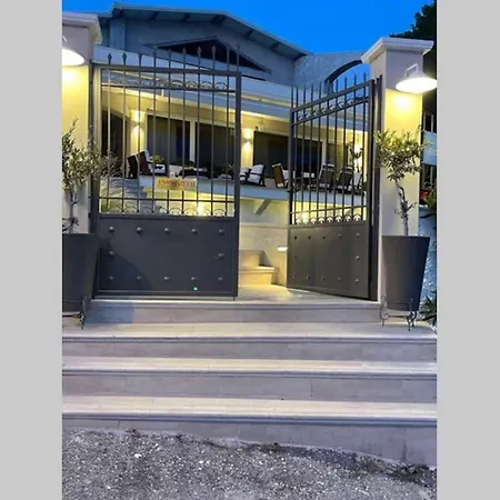 Casa Loukas Nerotrivia