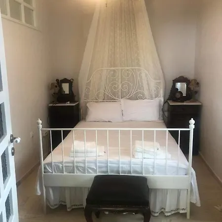 Casa Loukas * Nerotrivia